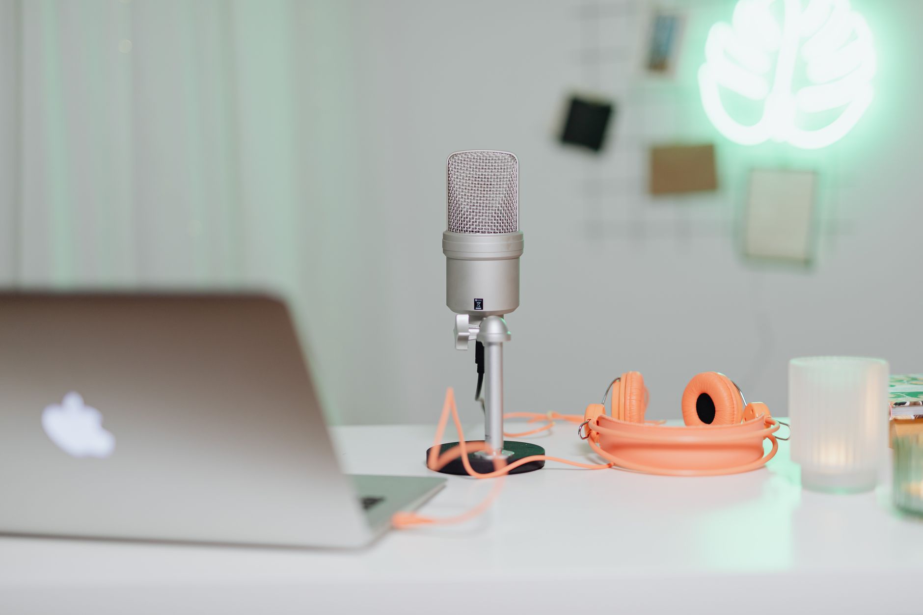 Best AI Transcription Tools for Podcasters